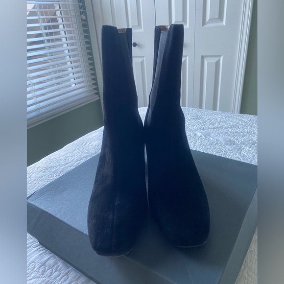 Ann Taylor boots - Picture 4 of 8